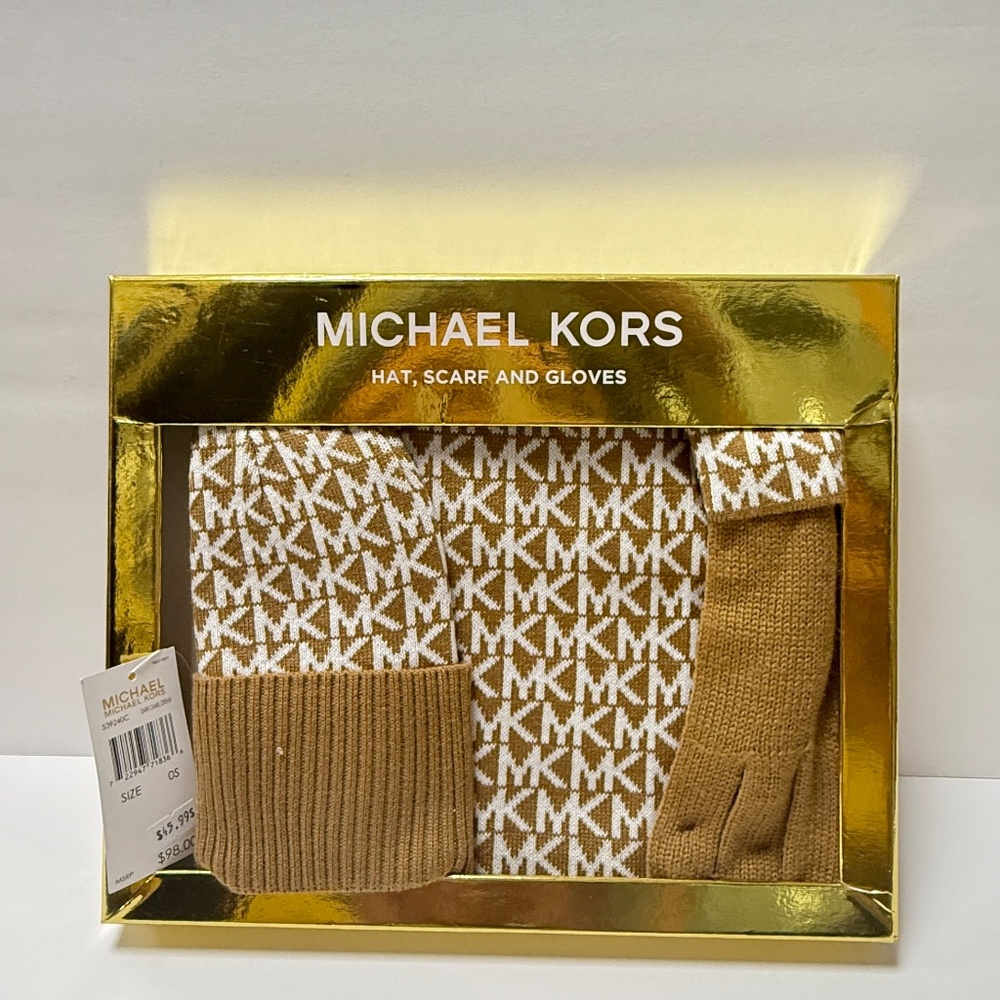 Michael Kors , Hat, Scarf and Gloves set - Picture 2 of 2